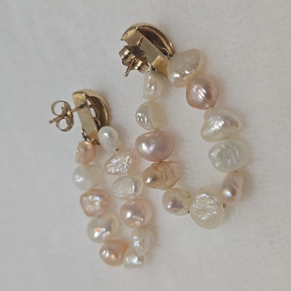 Vintage 14k Gold and Pearl Earrings - Picture 5 of 10